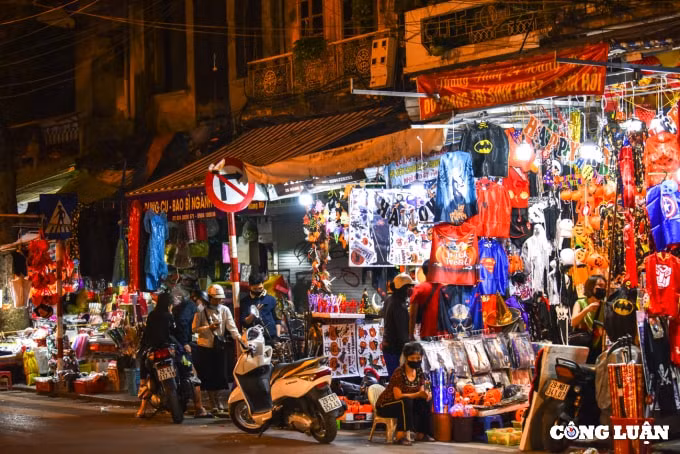 ha noi can ke le halloween pho hang ma vang ve la thuong hinh 8