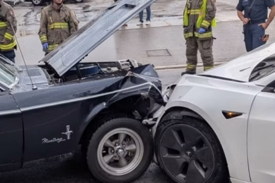 Tài xế Tesla bị truy tố sau cú đâm trực diện phá hủy chiếc Mustang 1968