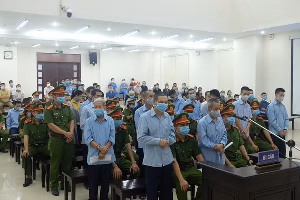 Các bị cáo tại tòa sáng 10/9.