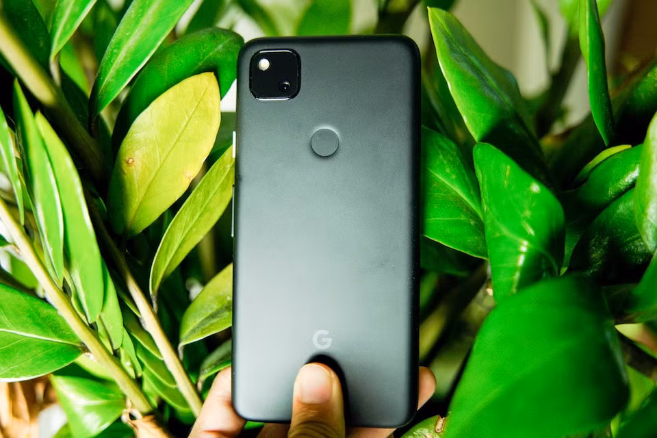 Điện thoại Google Pixel 4a. Ảnh: TL