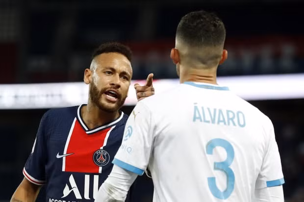Tiền đạo Neymar cáo buộc hậu vệ Alvaro Gonzalez có hành vi phân biệt chủng tộc. Ảnh: internet.