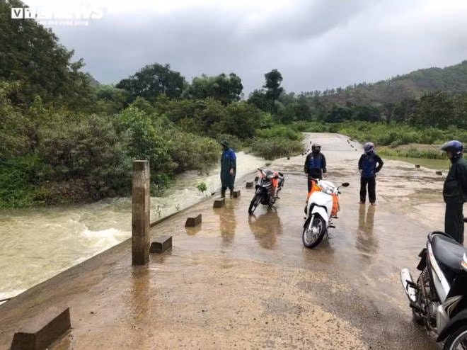Hơn 14.000 người dân Quảng Trị khẩn cấp sơ tán tránh bão mạnh. Ảnh: TL.