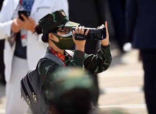 Nhà báo Kim Oanh quay lại những hình ảnh tại Army Games 2020.