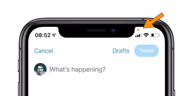 Chấm màu da cam xuất hiện trên thiết bị nâng cấp iOS 14. Ảnh: TL