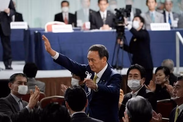 Yoshihide Suga được đánh giá là một nhà quản lý xuất sắc và linh hoạt - Ảnh: Reuters