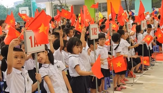 Chấm dứt việc loạn sách bổ trợ hiện nay chỉ có cách là không cho đưa vào chương trình chính khóa trong nhà trường (ảnh Trinh Phúc).