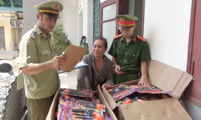 Mặc dù biết pháp luật quy định rõ việc cấm các hành vi sản xuất, buôn bán đồ chơi nguy hiểm, tuy nhiên do xuất phát từ lợi nhuận cao từ việc kinh doanh đồ chơi nguy hiểm nên đã mua số hàng trên về để bán kiếm lời trong dịp Tết Trung thu sắp tới