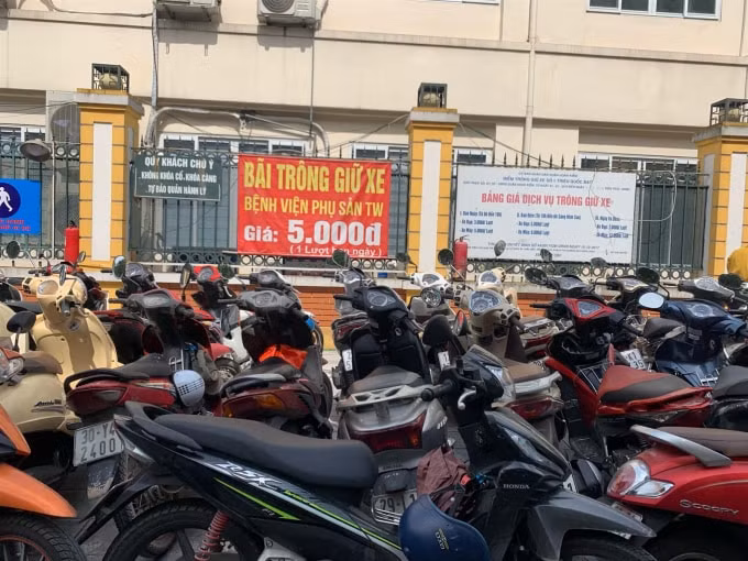 Tình trạng lấn chiếm vỉa hè, thu lợi bất chính của công ty Tùng Linh