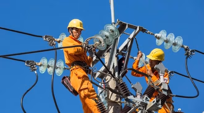 Trừ trường hợp khẩn cấp, mọi trường hợp ngừng, giảm mức cung cấp điện, bên bán điện phải thông báo trước cho bên mua điện. Ảnh: TL