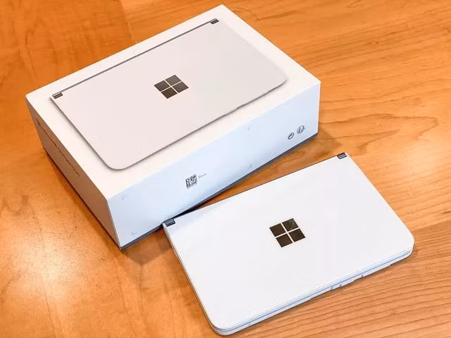Microsoft Surface Duo. Ảnh: TechCrunch