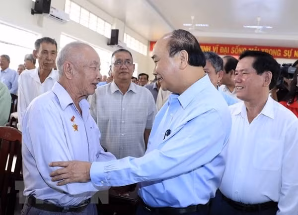 Thủ tướng Nguyễn Xuân Phúc với các đại biểu. Ảnh: TTXVN