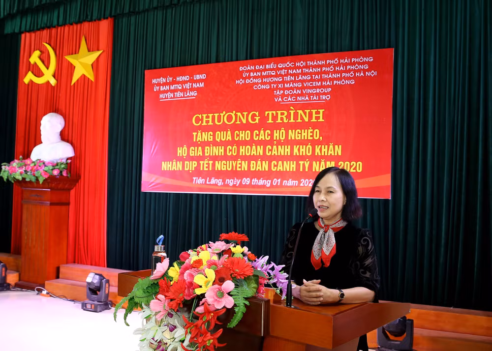 Bà Hà Thị Hồng Dương, Ủy viên Ban Chấp hành, Trưởng Ban Công tác Hội Nhà báo Việt Nam phát biểu tại chương trình. Ảnh: Sơn Hải