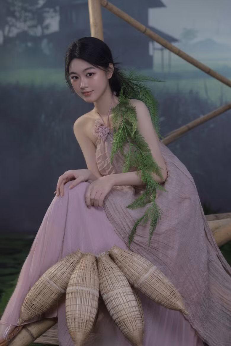 Lọ Lem - con gái lớn của MC Quyền Linh hóa nàng thơ trong bộ ảnh mới.