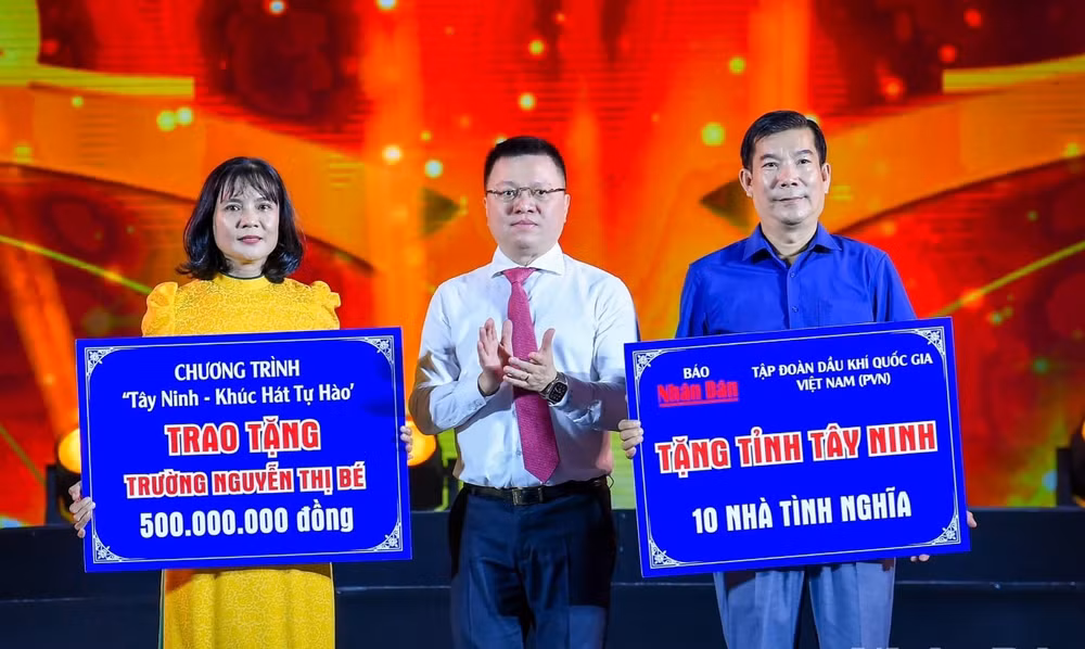 ke lai lich su bi trang nhung rat doi hao hung cua dang bo chinh quyen va quan dan tay ninh hinh 4