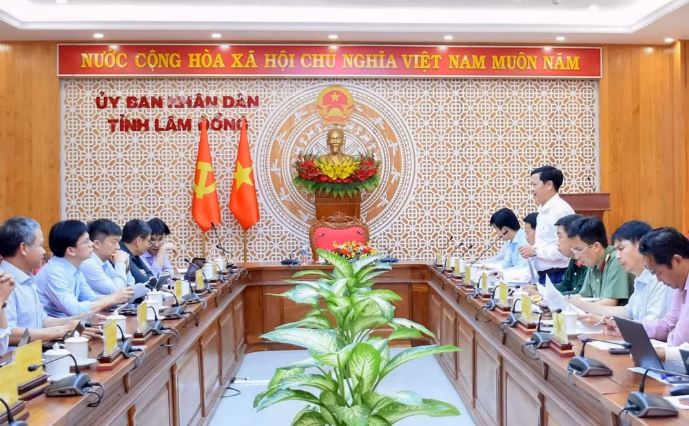 EVNGENCO1 làm việc với UBND tỉnh Lâm Đồng, chủ động đề xuất đầu tư các dự án điện mặt trời nổi trên hồ thủy điện tại địa phương