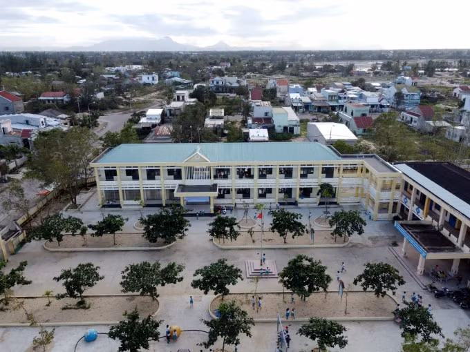 1. Hạng mục khu nhà 2 tầng tại trường Tiểu học Văn Thanh Tùng cơ sở 2 mới được khánh thành, bàn giao.