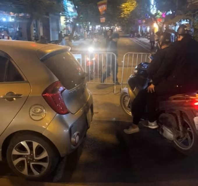 Lực lượng chức năng phong tỏ hiện trường. Ảnh: TL