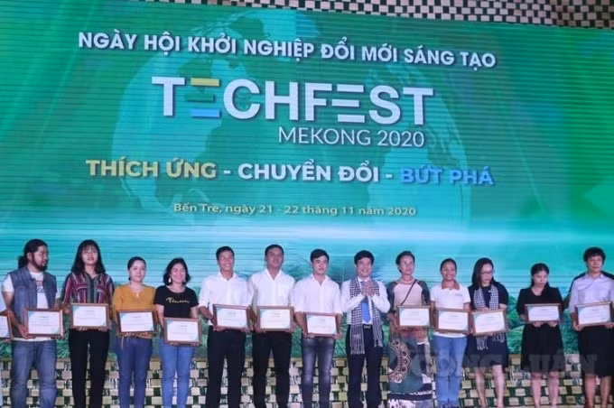 Trao chứng nhận cho các doanh nghiệp KNST tiêu biểu