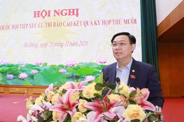 Bí thư Thành ủy Hà Nội Vương Đình Huệ tại buổi tiếp xúc cử tri. Ảnh: TTO