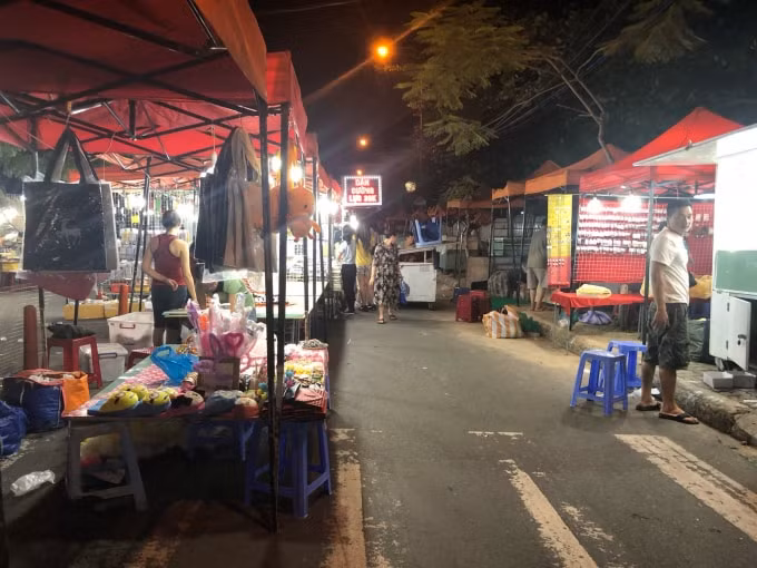 Chợ đêm Sơn Trà, Đà Nẵng.