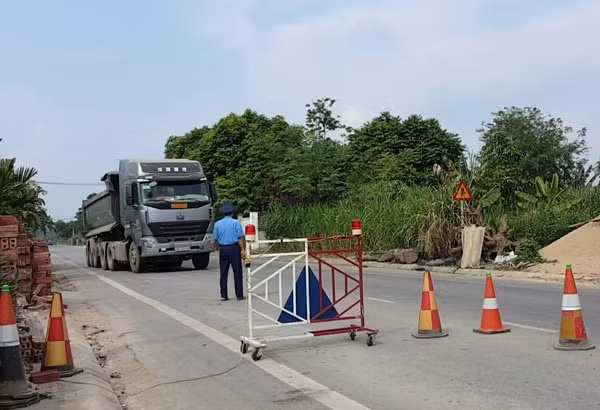 Thanh tra Sở GTVT Hà Nội tăng cường kiểm tra, xử lý các vi phạm về tải trọng xe (Ảnh minh họa)