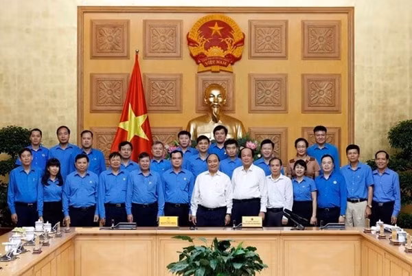 Thủ tướng Nguyễn Xuân Phúc và các đại biểu. Ảnh: TTXVN