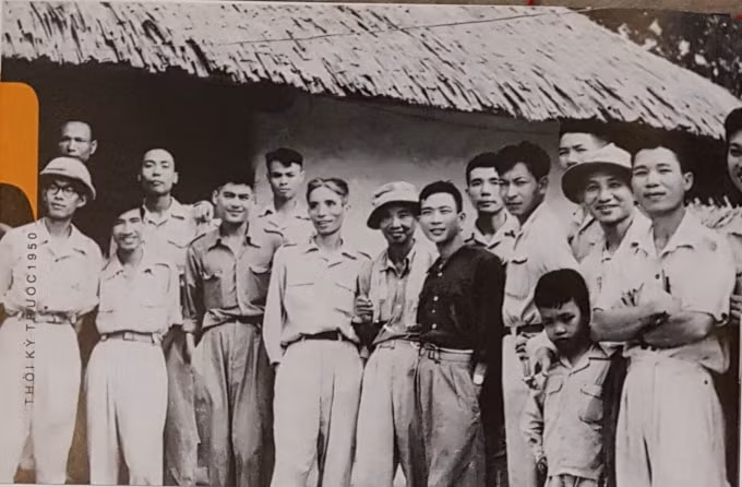 Tại nơi này (Xóm Chòi, xã Mỹ Yên) các tên tuổi như: Tố Hữu, Nguyễn Đình Thi, Thế Lữ, Nguyễn Huy Tưởng, Nguyễn Tuân, Nam Cao… từng ở và làm việc.