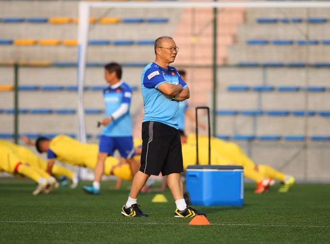 Vị chiến lược gia người Hàn Quốc sẽ phải tính toán thật kỹ càng cho giải đấu U23 Châu Á tới đây. Ảnh: Hoàng Dương