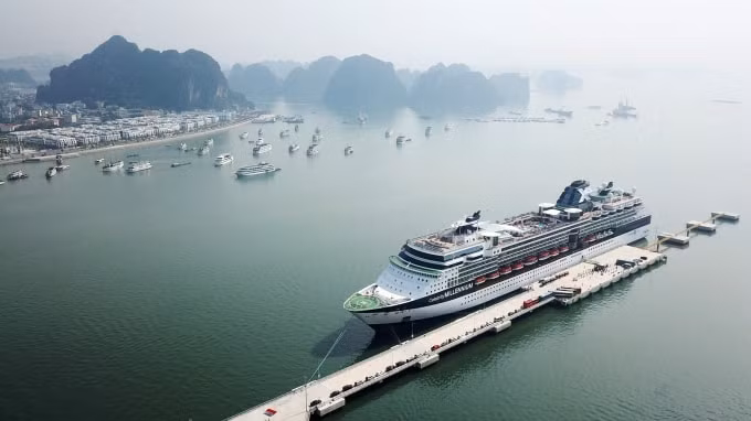 Cảng tàu khách quốc tế Hạ Long - Cảng tàu khách du lịch chuyên biệt đầu tiên của Việt Nam.