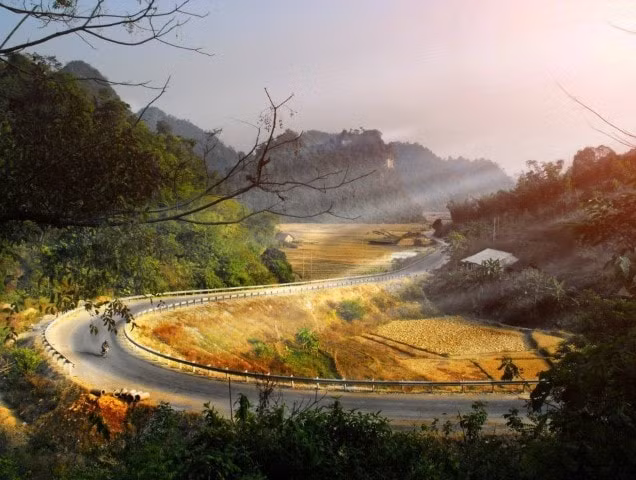 Đường lên đền Kỳ Sầm.