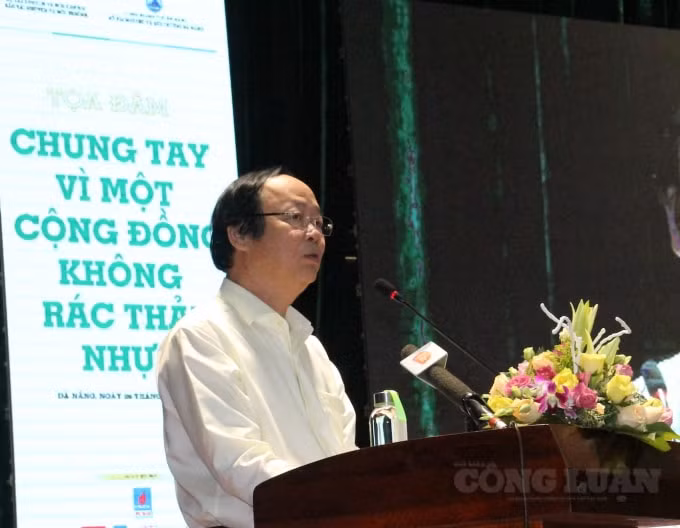 Thứ trưởng Bộ TN&MT phát biểu tại buổi toạ đàm.