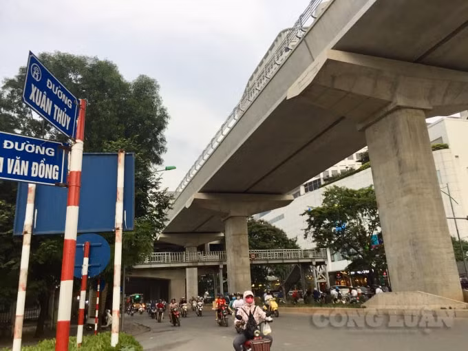 Phân luồng giao thông, phục vụ thi công lắp đặt thang máy tại các nhà ga đường sắt Nhổn - Ga Hà Nội trên đường Xuân Thủy, Cầu Giấy