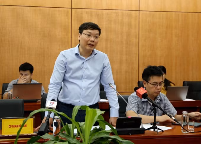 Vụ trưởng Vụ Công chức - Viên chức Trương Hải Long phát biểu tại buổi họp báo. Ảnh: từ Bộ Nội vụ.