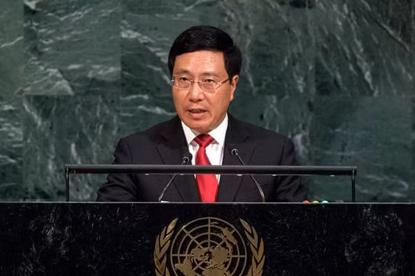 Bộ trưởng Bộ Ngoại giao chịu trách nhiệm quản lý nhà nước đối với hội nghị, hội thảo quốc tế trong cả nước.