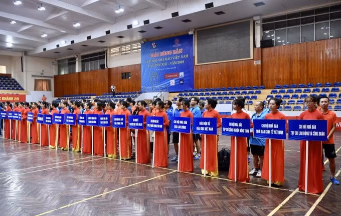 Tại giải Bóng bàn Cúp Hội Nhà báo Việt Nam lần thứ XIII - 2019, các vận động viên tham gia tranh tài ở 14 nội dung, gồm: Đơn nam lãnh đạo; Đơn nữ lãnh đạo; Đồng đội nam; Đồng đội nữ; Đơn nam từ 45 tuổi trở lên; Đơn nam dưới 45 tuổi; Đơn nữ từ 45 tuổi trở lên; Đơn nữ dưới 45 tuổi; Đôi nam có lãnh đạo; Đôi nữ có lãnh đạo; Đôi nam; Đôi nữ; Đôi nam nữ (từ 45 tuổi trở lên); Đôi nam nữ (dưới 45 tuổi).