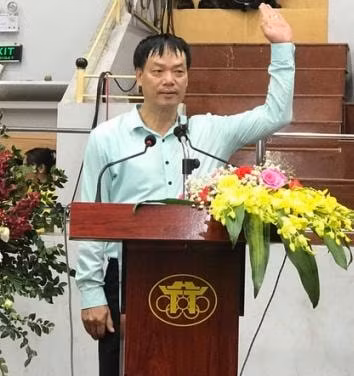 Đồng chí Tô Đức Hòa, Trưởng ban trọng tài Giải thay mặt đội ngũ trọng tài tuyên thệ, sẽ điều hành các trận đấu một cách công minh trước đông đảo vận động viên và người hâm mộ.