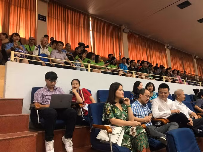 Sự hiện diện của các khán giả đến Nhà thi đấu Trịnh Hoài Đức sẽ là nguồn cổ vũ tinh thần to lớn cho các vận động viên hào hứng thi đấu.