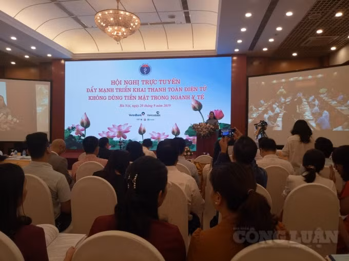 Bộ trưởng, Bộ Y tế phát biểu tại Hội nghị trực tuyến “Đẩy mạnh triển khai thanh toán điện tử không dùng tiền mặt trong ngành y tế