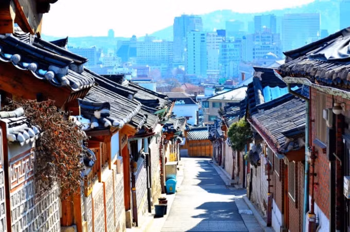 Những ngôi nhà truyền thống Hanok là sự kết hợp giữa văn hóa Trung Quốc và Nhật Bản. (Ảnh: Hotels)