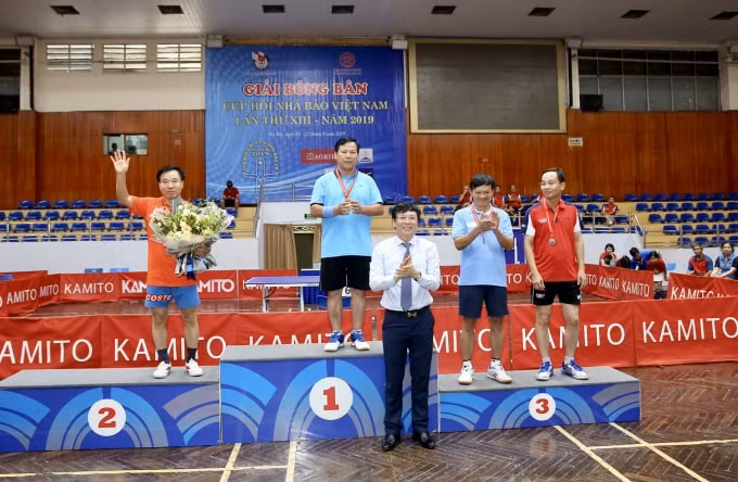 Tại nội dung Đơn nam lãnh đạo, Giải Nhất thuộc về vận động viên Bùi Văn Tưởng Chi hội Nhà báo Báo Hòa Bình. Ảnh: Sơn Hải