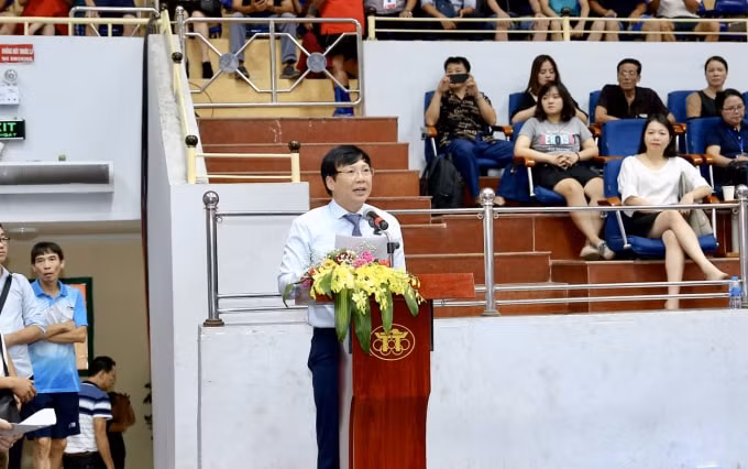 Đồng chí Hồ Quang Lợi, Phó Chủ tịch Thường trực Hội Nhà báo Việt Nam, Trưởng Ban Tổ chức Giải Bóng bàn Cúp Hội Nhà báo Việt Nam lần thứ XIII - năm 2019 phát biểu tại lễ Bế mạc Giải. Ảnh: Sơn Hải