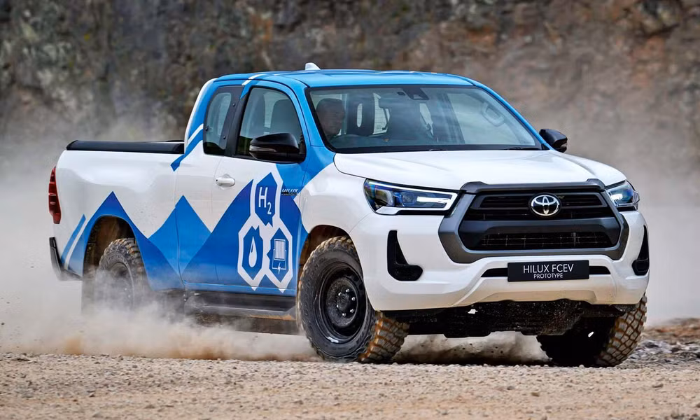 toyota-hilux-fcev.jpg