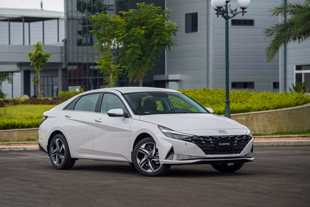 hyundai-elantra.jpg