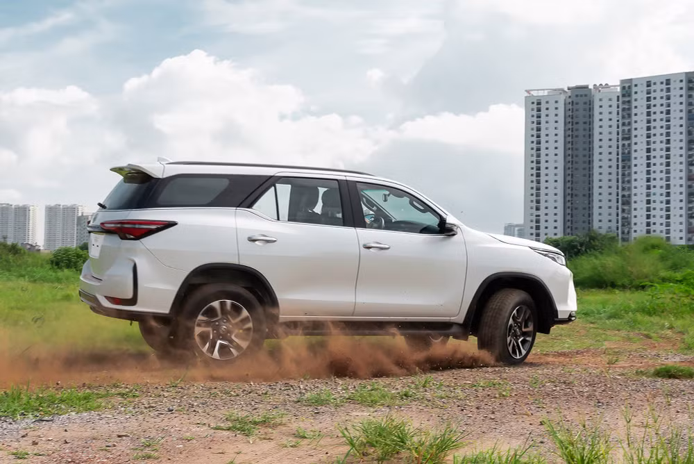 toyota-fortuner-may-dau-2025.jpg