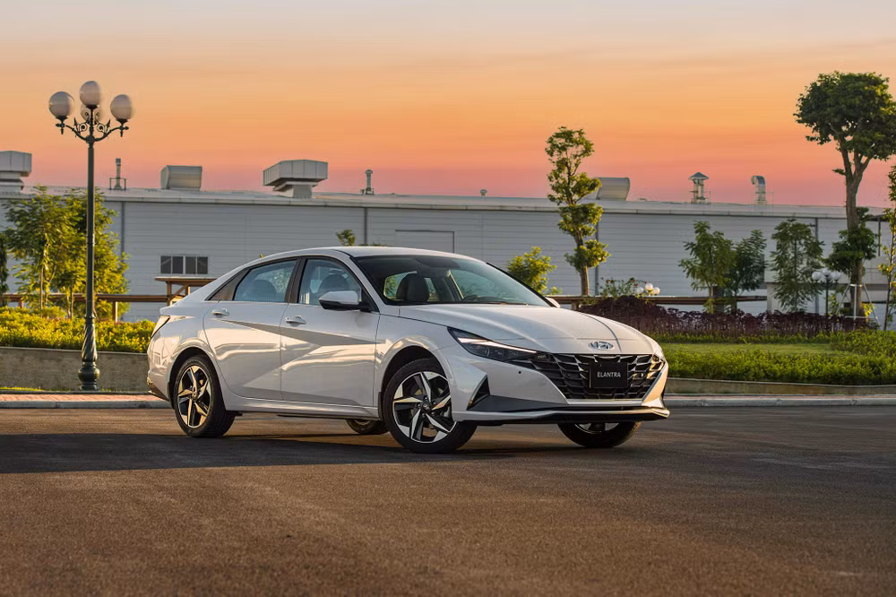 hyundai-elantra.jpg