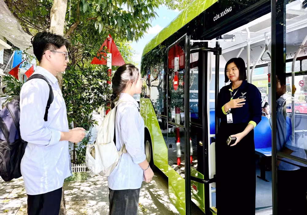 anh-2-xe-buyt-hoc-duong-mien-phi.jpg
