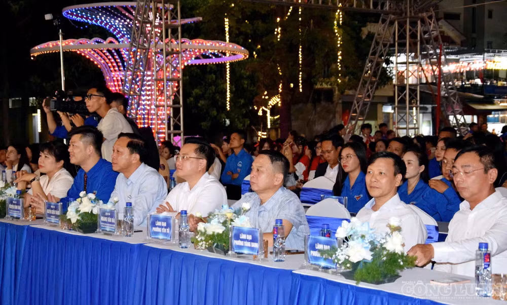 clo_br_anh-2-ky-niem-70-nam-hoi-lhtn-vn.jpg