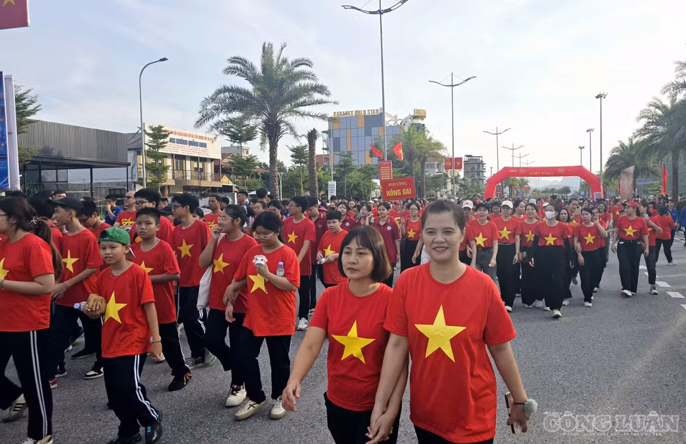 clo_br_anh-1-tp-quang-ninh-but-pha-du-lich-dip-2-9.jpg