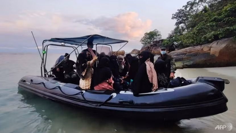 59 nguoi vuot bien bi bo roi tren dao o thai lan hinh 1