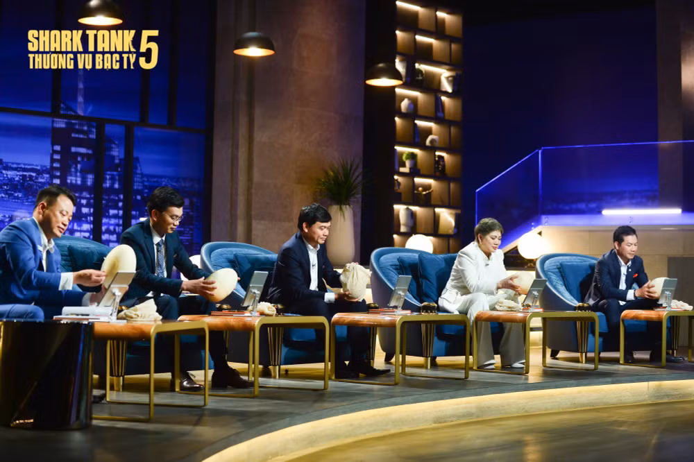 shark tank 5 tap 1 cuoc dau tay doi cua shark hung anh va shark hung gianh deal jungle boss hinh 3